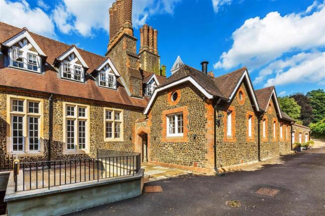house. estate agency Albury Mansion Apartment 6