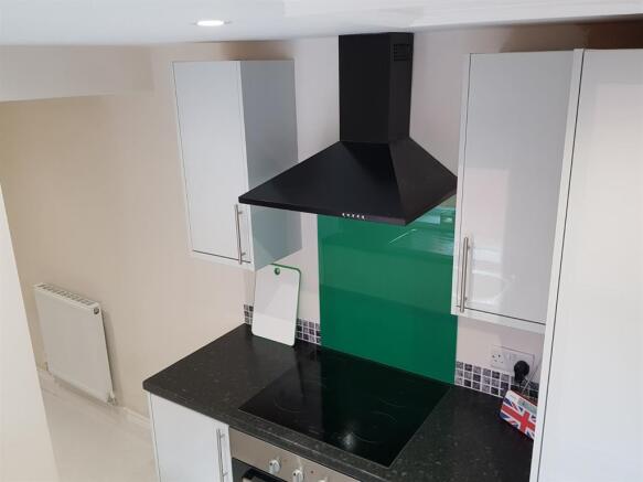 3 bed Private Halls to rent Image 4