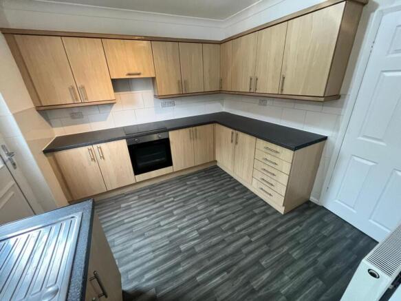 2 bed End of Terrace to rent Image 6