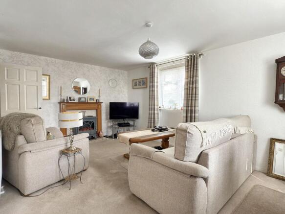 2 bed Flat for sale Image 4