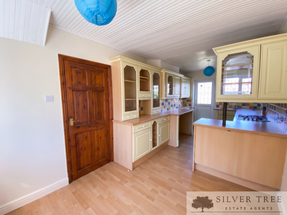 3 bed Terraced for sale Image 6