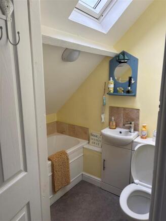 5 bed Semi-Detached for sale Image 4