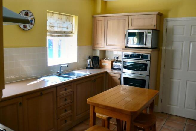 fitted kitchen