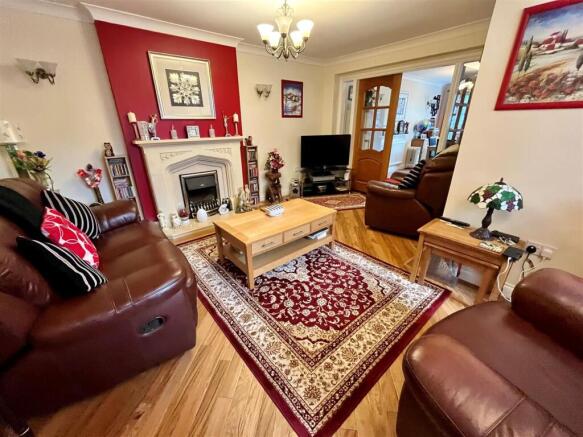 3 bed Semi-Detached for sale Image 2