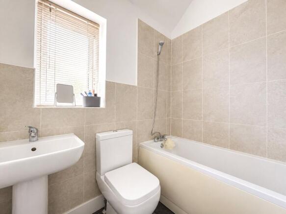 4 bed Semi-Detached for sale Image 11