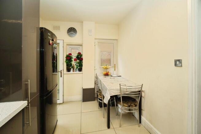 3 bed Semi-Detached for sale Image 7