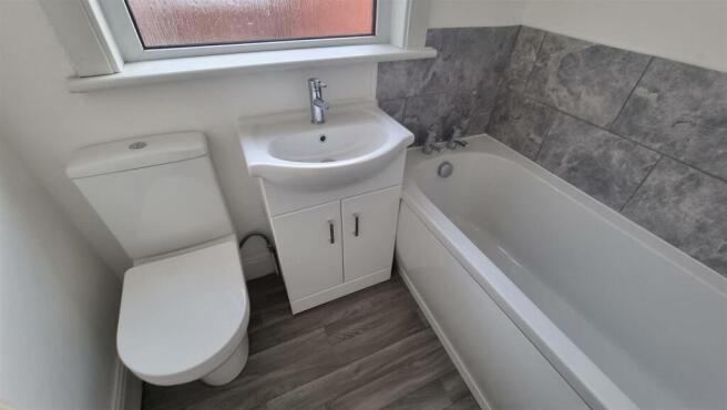 Upstairs Bathroom 2.jpg