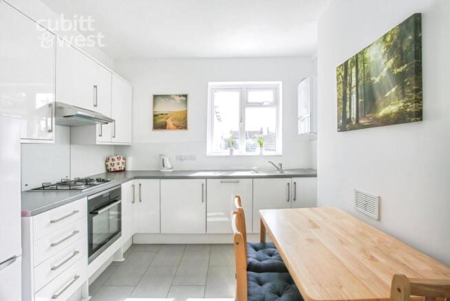 Kitchen/Breakfast...