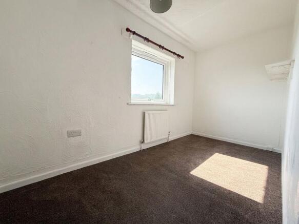 3 bed Semi-Detached to rent Image 9