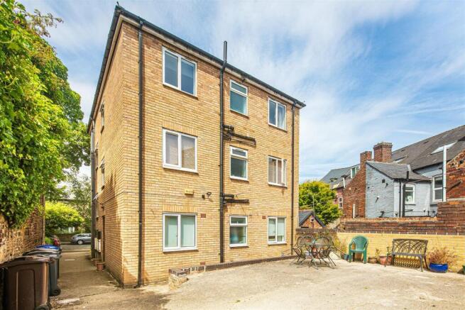 2 bed Flat for sale Image 11