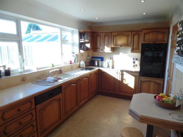 Kitchen/Breakfast Ro