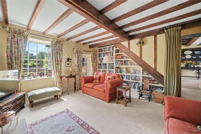 5 bed Detached for sale Image 9