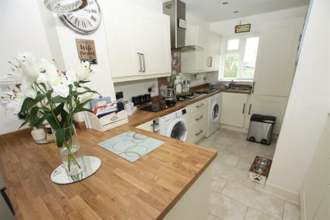 Kitchen a.jpg