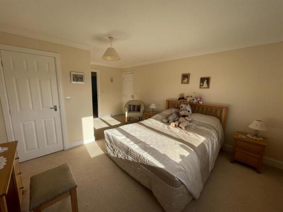 MASTER BEDROOM SUITE