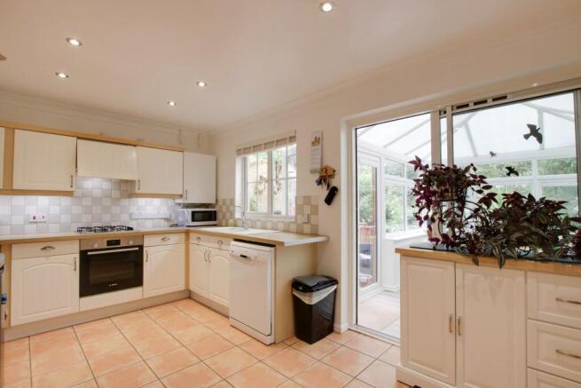 Poinsettia Close, Titchfield Park photo 3