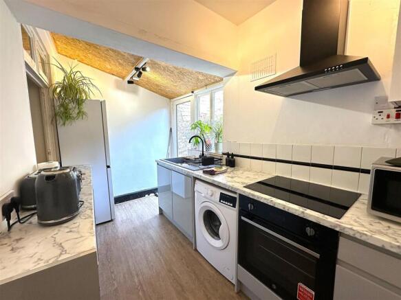 4 bed Terraced for sale Image 4