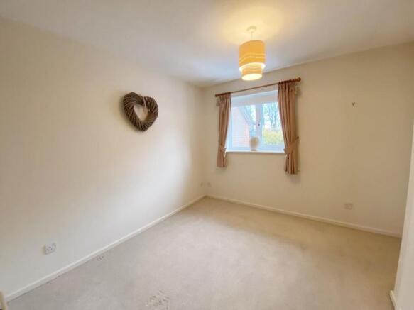 Bedroom 1 pic 1.jpg