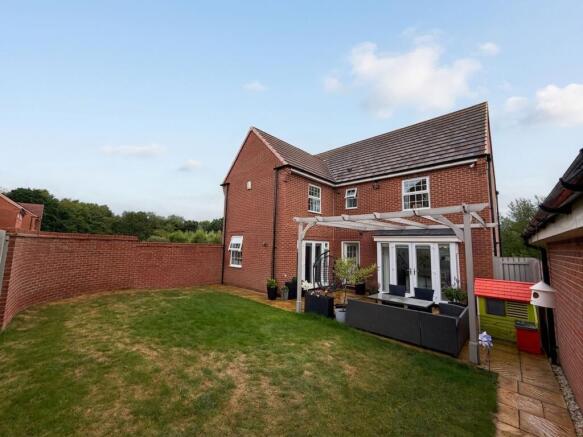 4 bed Detached for sale Image 4
