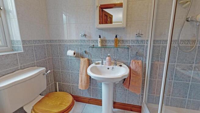 EN SUITE SHOWER ROOM