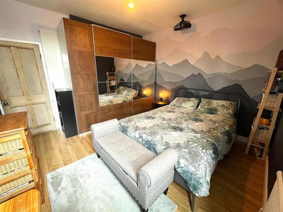 3 bed Terraced for sale Image 12