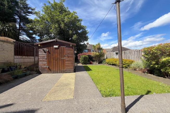 2 bed Semi-Detached to rent Image 11