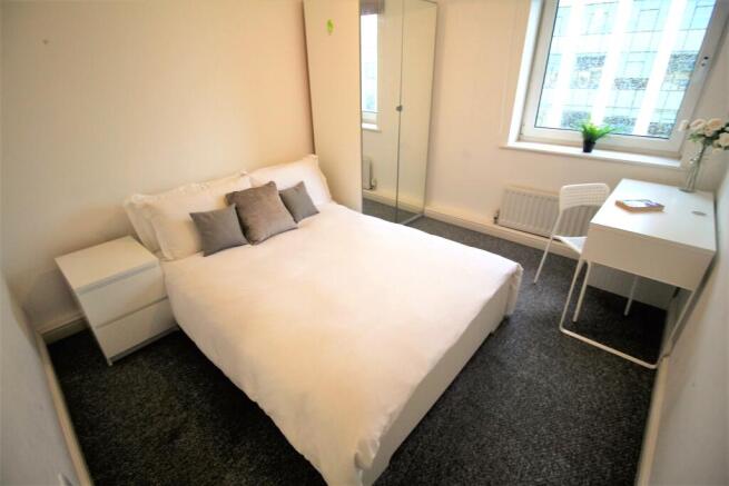 3 bed Flat to rent Image 6