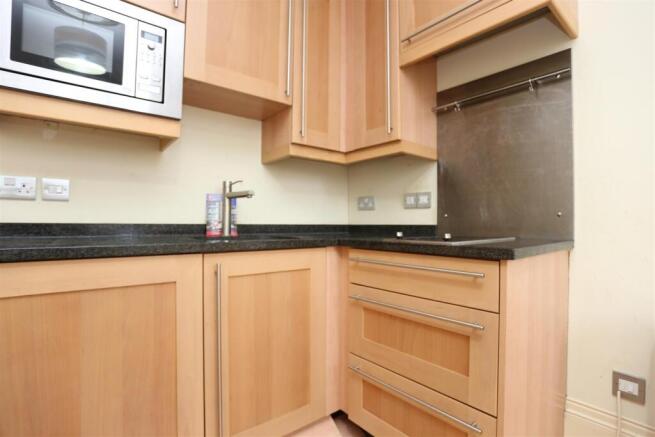 7, 51 Brunswick Place kitch2.JPG