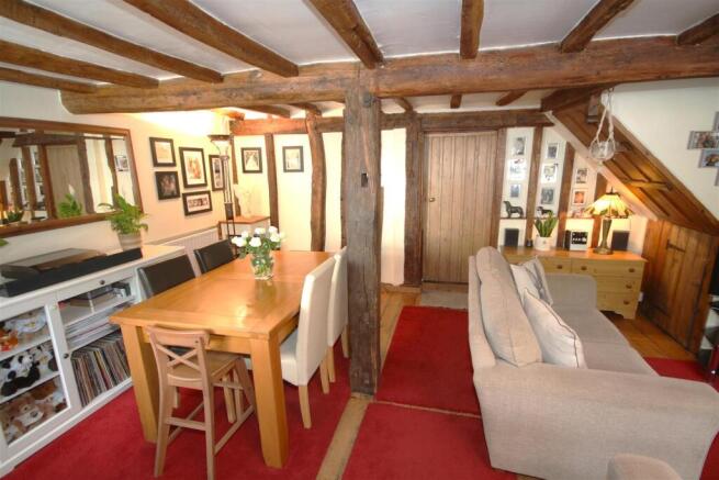 Living Area h.JPG