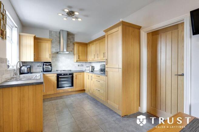 3 bed Semi-Detached for sale Image 4