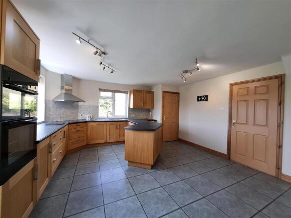 Kitchen2.jpg