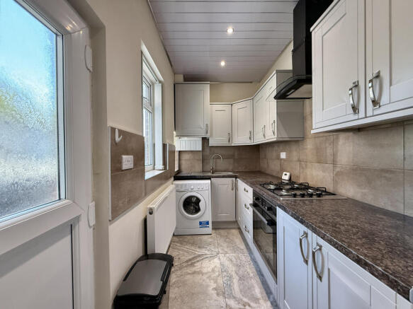 3 bed Terraced to rent Image 5