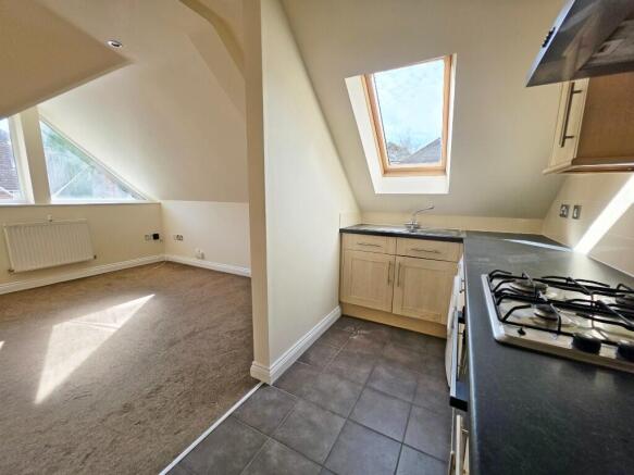 Kitchen Through Lnge