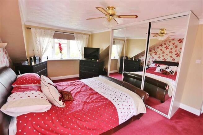 BEDROOM 1 (FRONT)