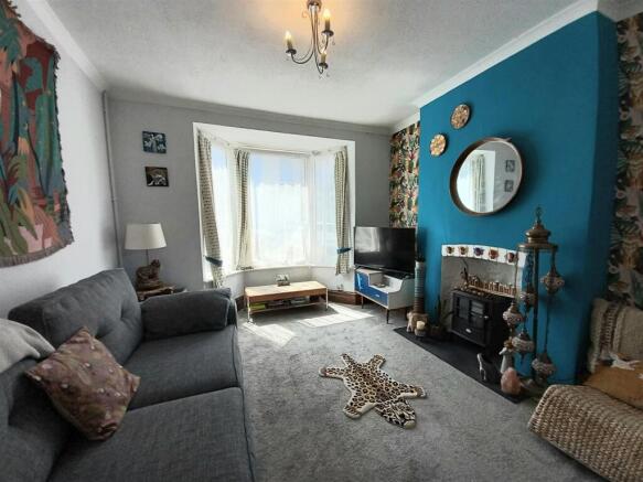 67 Clifton St S Room.jpg