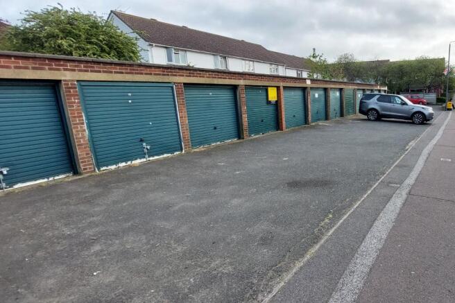 Garage 21, Bridge Road, Slade Green, Erith, Kent, DA8 2DE