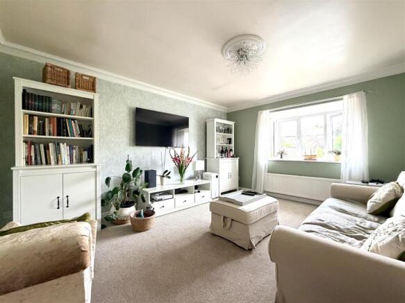 4 bed Semi-Detached for sale Image 9