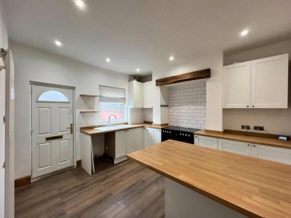 2 bed Terraced to rent Image 4