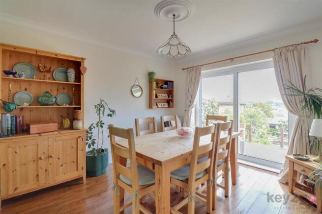 4 bed Detached for sale Image 5