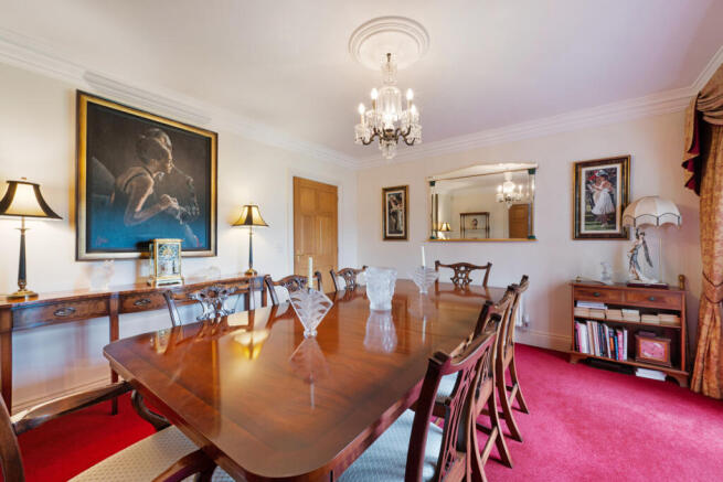 5 bed Detached for sale Image 9