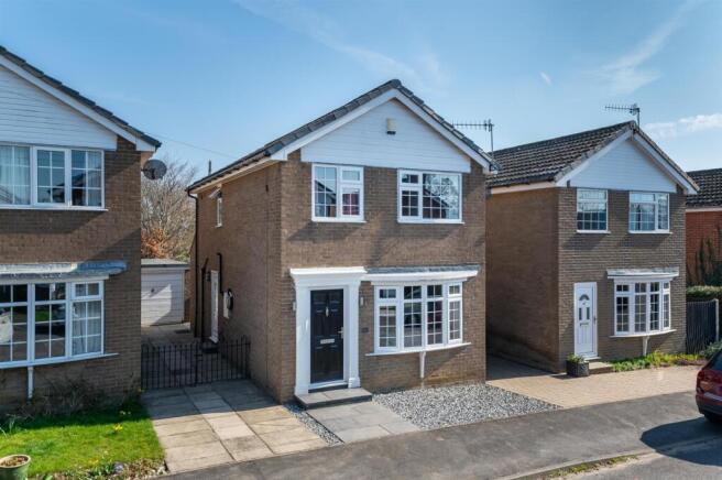 Throstle Nest Close