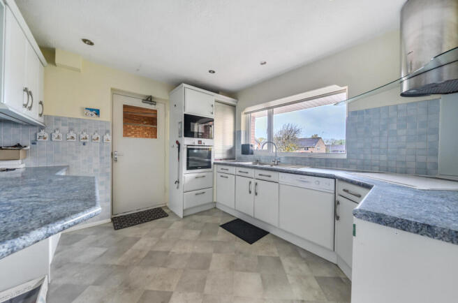 Fanstones Road, Eldene, Swindon, SN3 photo 2