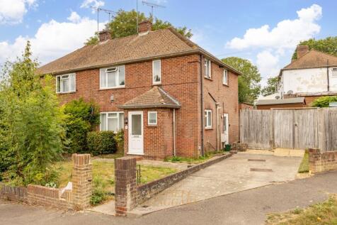 Elizabeth Crescent, East Grinstead, RH19