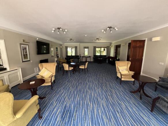 Flat 36 Emmbrook Court, Reading, Berkshire, RG6 photo 4