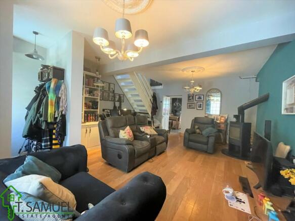 LOUNGE C