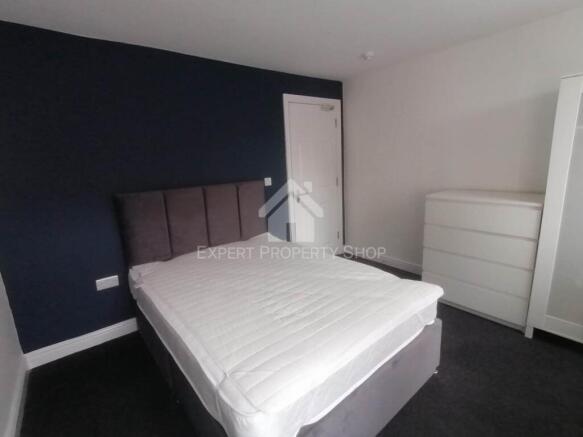 8 bed Semi-Detached for sale Image 9