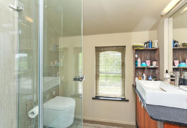 En-Suite 1.jpg