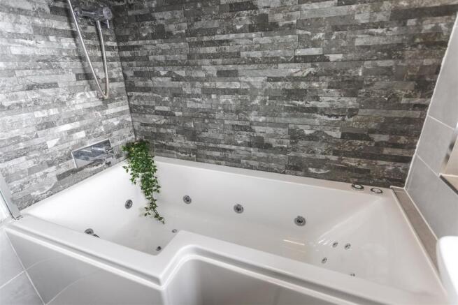 Superb Contemporary Bathroom