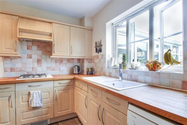 KITCHEN/BREAKFAST ROOM