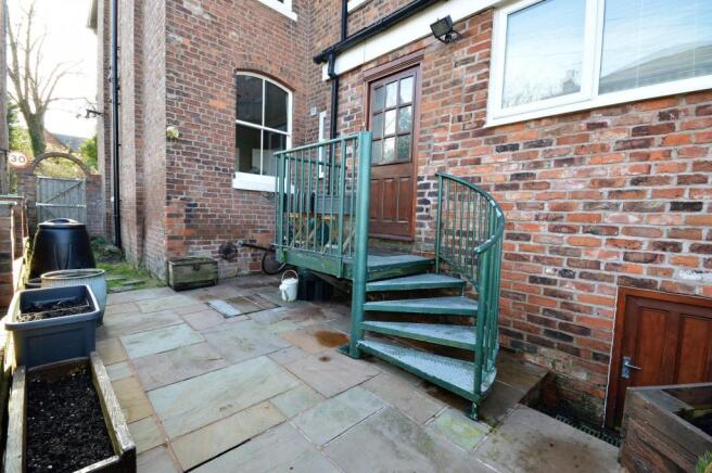 Side patio
