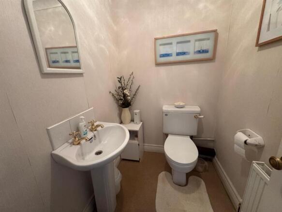4 bed Detached for sale Image 6